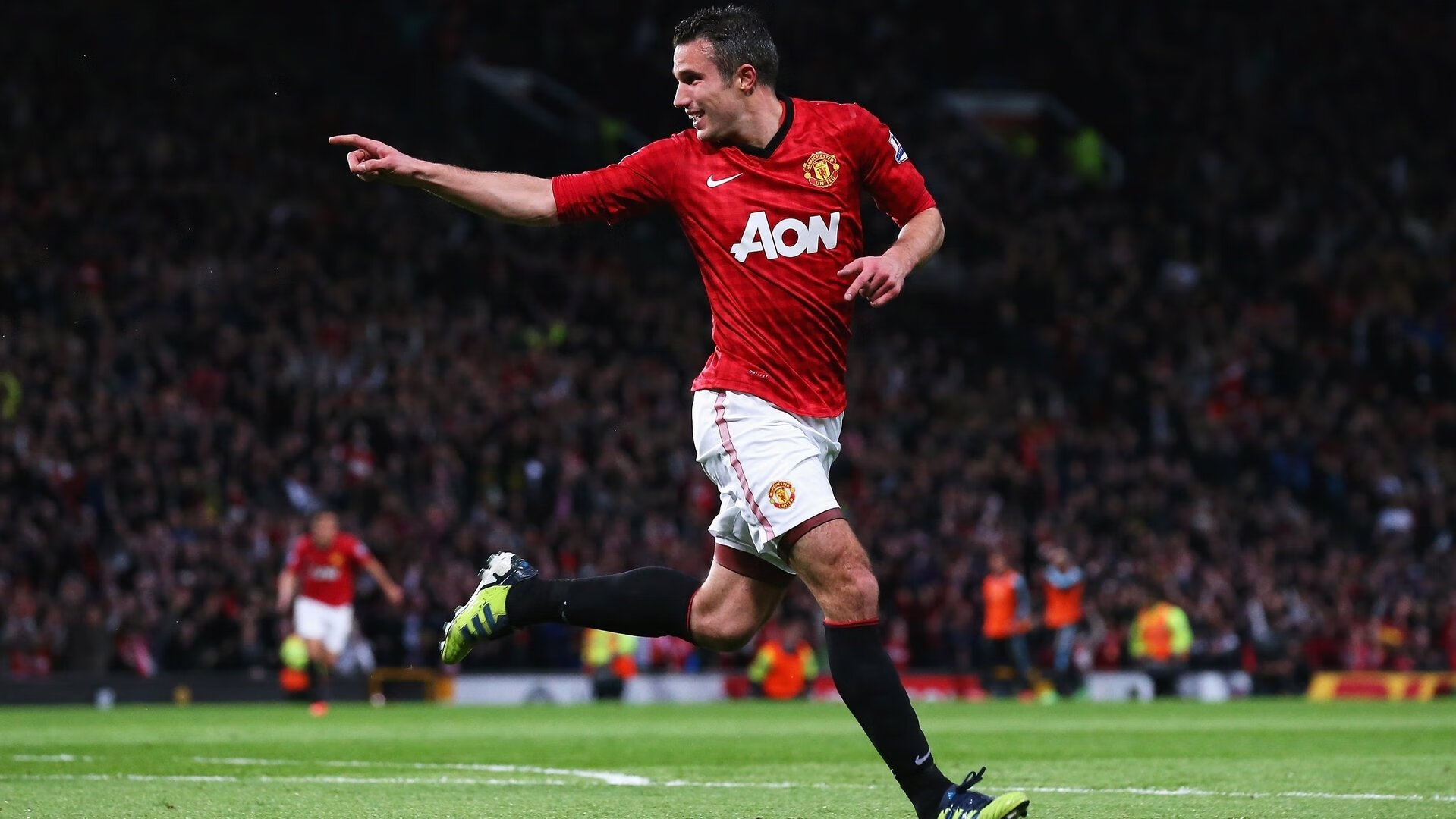 德甲激烈对抗，比分3-2，明星前锋两球，关键扑救命悬一线，角球数量更胜一筹